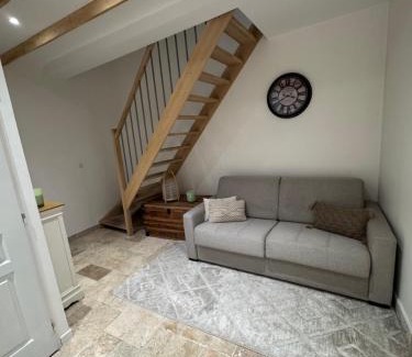 Mouy Appartement | Maisonnette calme