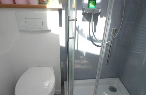 Montfort Maison | Maisonnette climatisée avec parking privé