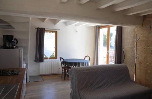 Montfort Maison | Maisonnette climatisée avec parking privé