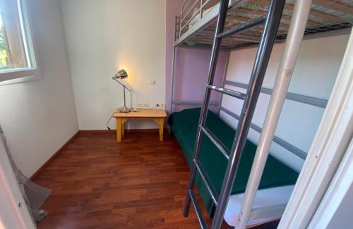 Cassen Station Balnéaire | Maisonnette dans village vacances canapé convertible , chambre 1 lit et mezzanine ,draps en plus
