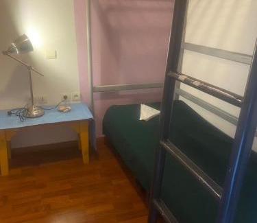 Cassen Station Balnéaire | Maisonnette dans village vacances canapé convertible , chambre 1 lit et mezzanine ,draps en plus