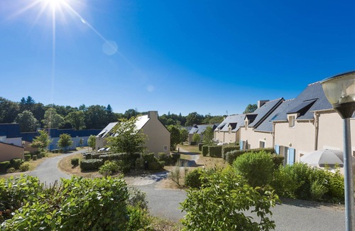 Le Tronchet Copropriété | Maisonnette Spacieuse + Terrasse | Accès Piscine