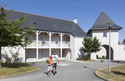 Le Tronchet Copropriété | Maisonnette Spacieuse + Terrasse | Accès Piscine