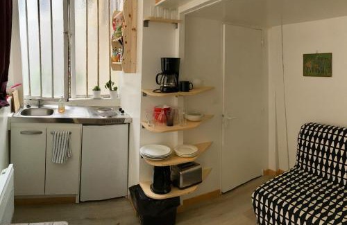 Porte-Saint-Martin Appartement | Maisonnette studio sur cour