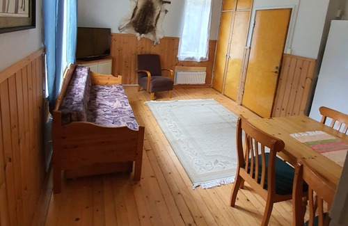 Pello Maison | Majatalo Oravanpesä