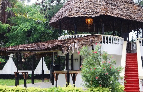 Kunduchi Maison | Majestic Beach Mansion with 6 Ensuite Rooms each with Balcony/Patio
