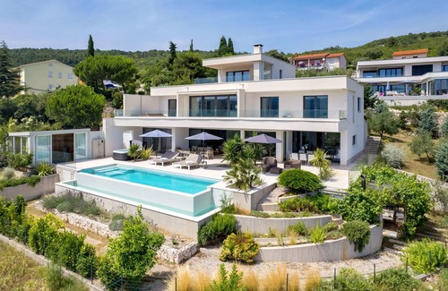 Rabac Villa | Majestic Coastal Retreat - Villa Mayan