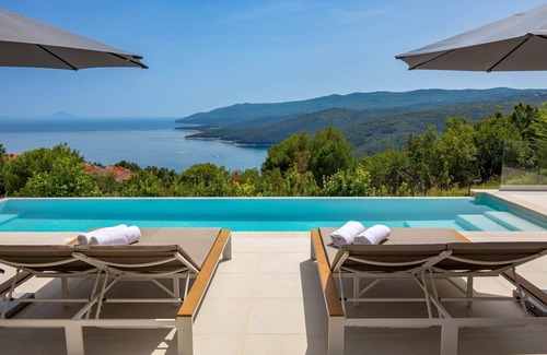 Rabac Villa | Majestic Coastal Retreat - Villa Mayan