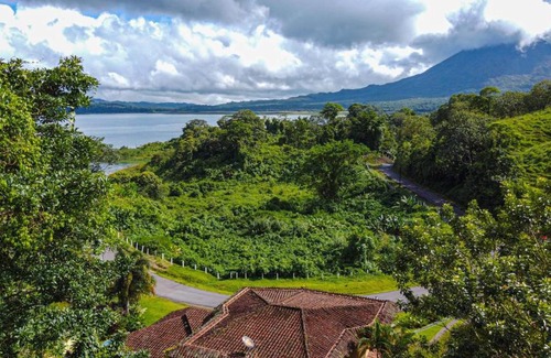 El Fosforo Maison | Majestic Lodge Luxury and Spacious Home with Private Pool and Jacuzzi