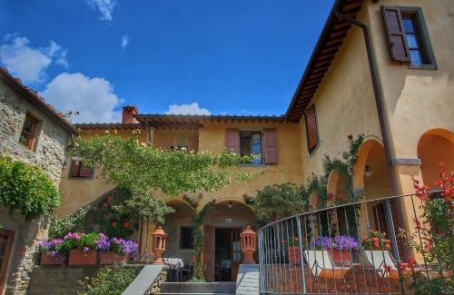 Loro Ciuffenna Maison | Majestic Farmhouse in Loro Ciuffenna with Pool
