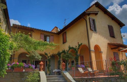Loro Ciuffenna Maison | Majestic Farmhouse in Loro Ciuffenna with Pool