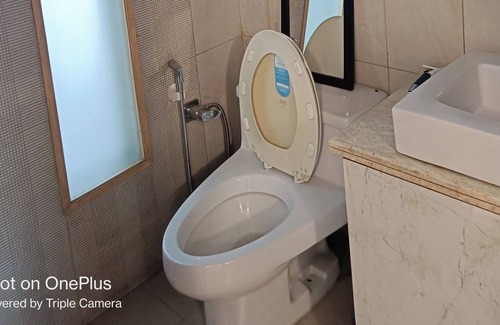 Okhla Appartement | Majestic Home with Serene Aura in South Delhi