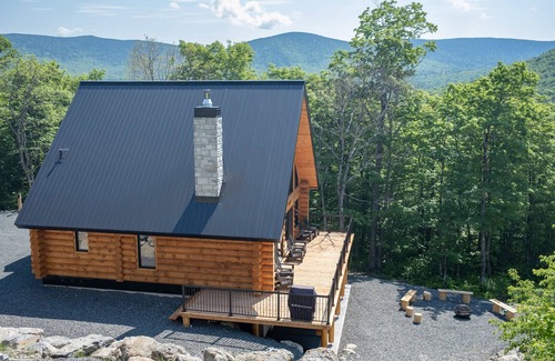 Saint-Philemon Maison | Le Taureau | Majestueux Chalet en bois rond |Spa