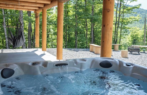 Saint-Philemon Maison | Le Taureau | Majestueux Chalet en bois rond |Spa