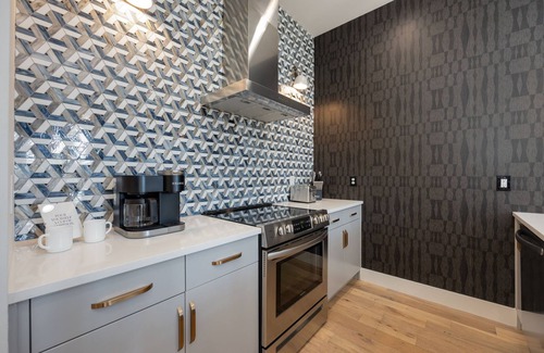 North Nashville Maison | Majestic Music-Rooftops patios-Mins to Broadway