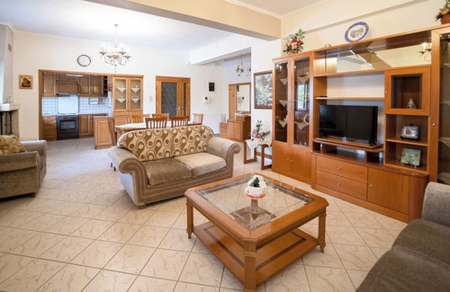 Kalambaka Appartement | Majestic view Home just under Meteora Unesco Site
