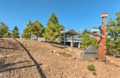 Timberland Acres Maison | Majestic Views and Wraparound Deck Show Low Haven
