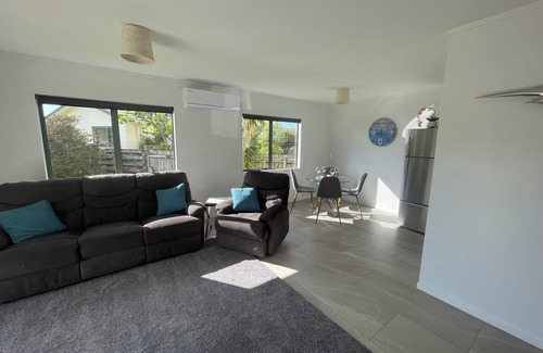 Whitianga Maison | Make Memories at Cook Drive. Space to play and park the boat. Centrally located.