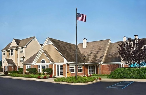 Charleston Hôtel | Make Your Trip More Enjoyable! w/ Pool, Near Capitol Complex Monument Park