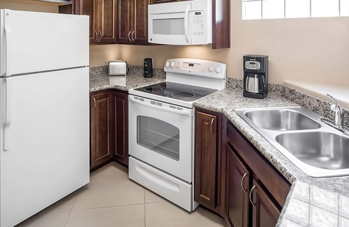 North Scottsdale Hôtel | Make Your Trip More Enjoyable! Outdoor Pool, Kitchen, Onsite Parking!