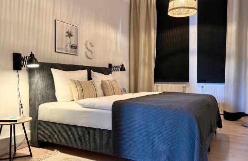 Detmold Appartement | MAKERS and ROOMS APARTMENT 01 Pauline 110qm Parkplatz 1-4 Personen