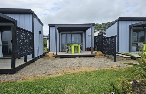Maketu Cabine | Maketu Beachside Haven Crows Nest Cabin Sea View's & Pet-Friendly