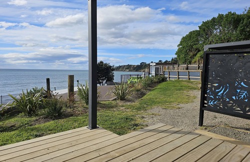 Maketu Cabine | Maketu Beachside Haven Spinnaker Cabin, Sea Views & Pet-Friendly