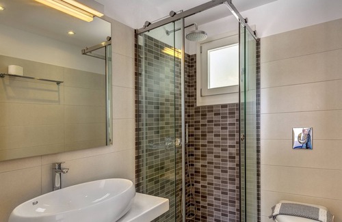 Tourlos Hôtel | Maki's Place