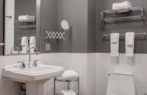 Downtown Columbus Hôtel | Making The Best Memories Along The Way! Close to Kelton House Museum and Garden!