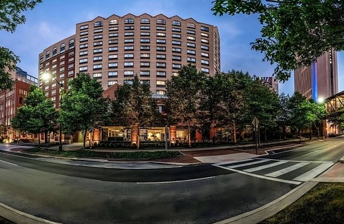 Downtown Columbus Hôtel | Making The Best Memories Along The Way! Close to Kelton House Museum and Garden!
