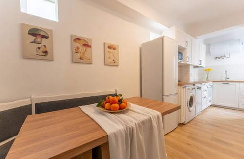 Capuchinos Appartement | Malaga Lux Oasis - Modern 3BR, Fast WiFi, SmartTV
