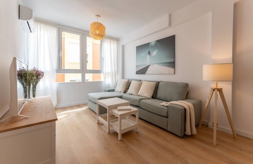 Capuchinos Appartement | Malaga Lux Oasis - Modern 3BR, Fast WiFi, SmartTV