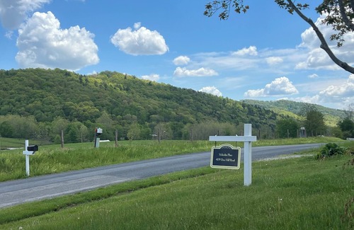 McDowell Maison | Malcolm Place- 3 bedroom home with mountain views- McDowell, VA