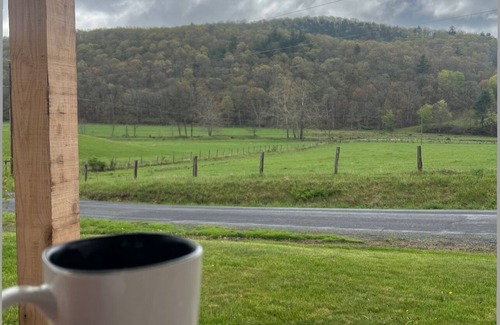 McDowell Maison | Malcolm Place- 3 bedroom home with mountain views- McDowell, VA