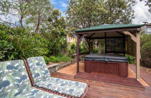 Culburra Beach Maison | Malda's Retreat - Pet Friendly Absolute Beachfront