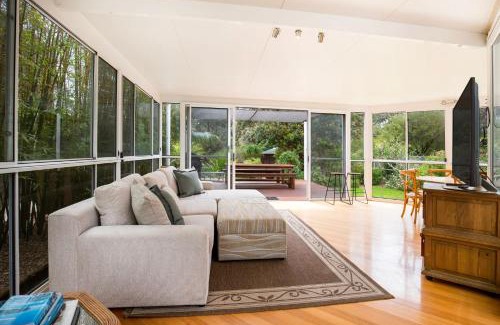 Culburra Beach Maison | Malda's Retreat - Pet Friendly Absolute Beachfront