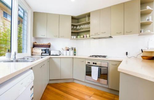 Culburra Beach Maison | Malda's Retreat - Pet Friendly Absolute Beachfront