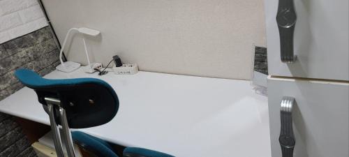 Noryangjin Lit Et Petit-Déjeuner | Male-only single room in Seoul, quiet, convenient access to anywhere in Seoul, great view, good value, shared kitchen, randomly assigned
