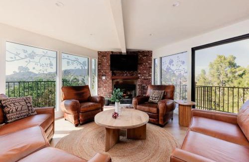 Agoura Hills Maison | Malibu Home with Pool Mtns & Lake