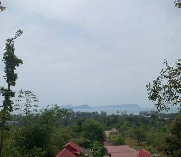 Koh Rong Auberge | Maloop Cafe Hostel