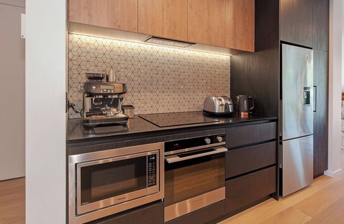Nelson City Centre Appartement | Malthouse Lane City Apartment 4 with Stunning Hill Views in Nelson CBD