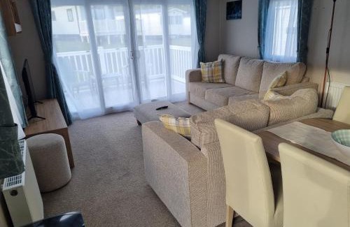 Shanklin Maison | "Malton" LG27 Pet Friendly