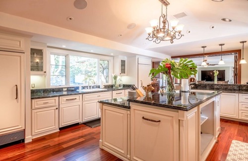 Diamond Head - Kapahulu - St. Louis Maison | Maluhia Estate - Surrounded by lush tropical gardens Minutes to Beaches& Waikiki