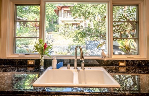 Diamond Head - Kapahulu - St. Louis Maison | Maluhia Estate - Surrounded by lush tropical gardens Minutes to Beaches& Waikiki