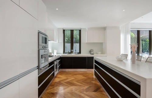 Malvern Maison | Malvern Heights (with car parking)