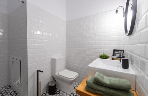Aigio Appartement | Malvina's Dream 2. Lower Ground Renovated Getaway