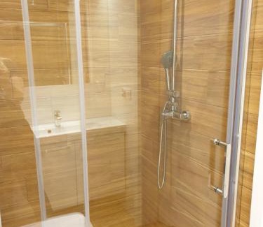 Sroda Wielkopolska Appartement | Maly apartament w zieleni blisko jeziora