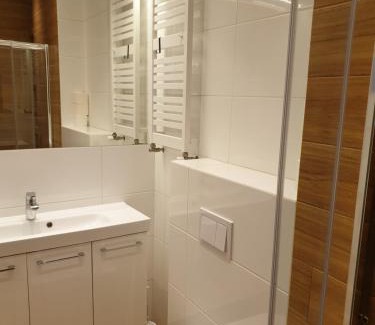 Sroda Wielkopolska Appartement | Maly apartament w zieleni blisko jeziora
