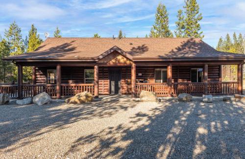 Valemount Maison | Mama Bear
