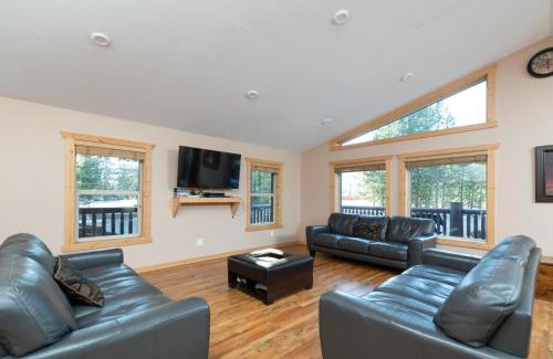 Valemount Maison | Mama Bear